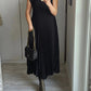 💕Innovative cutting, showcasing the agility and elegance of the sleeveless dress.